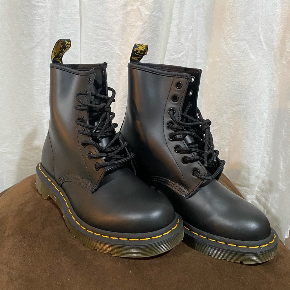 WOMAN sz 7 Dr. Marten 1460 BEX SMOOTH LEATHER PLATFORM BOOTS **NEVER WORN**